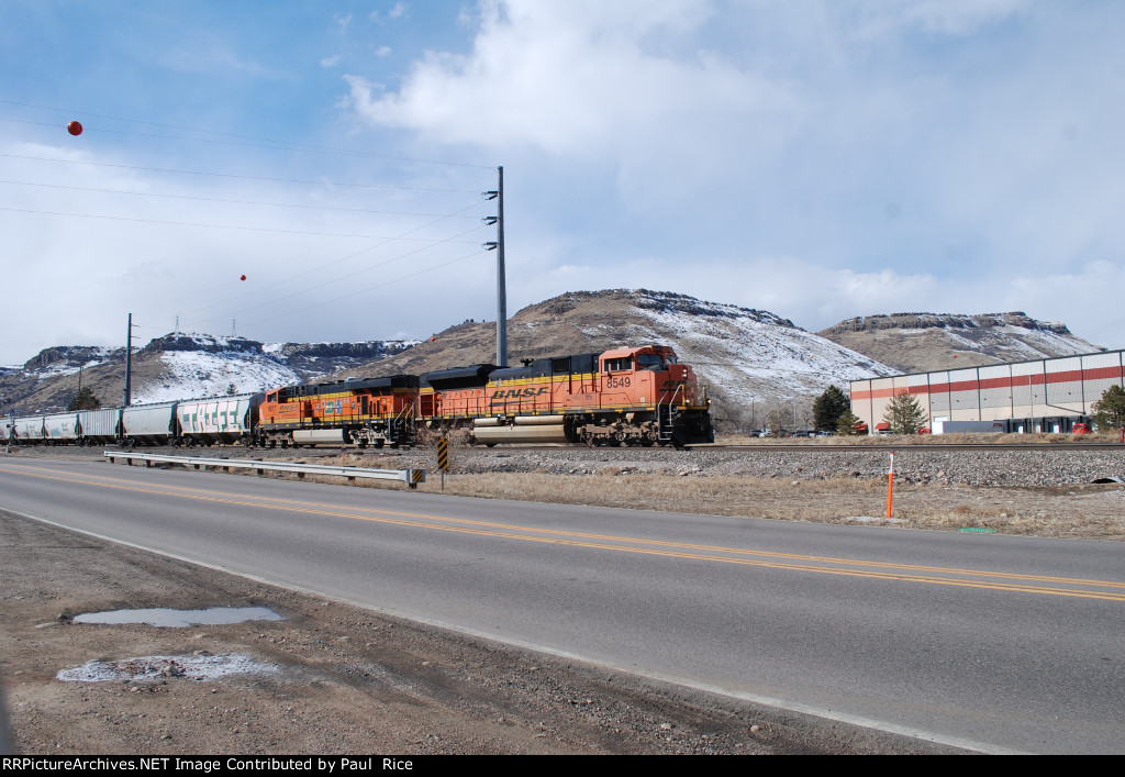 BNSF 8549 Point on East Bound Train